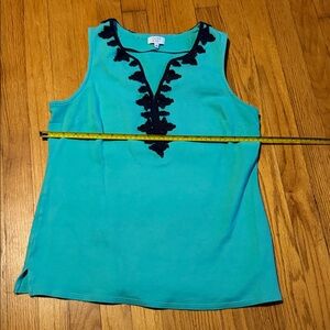 Crown & Ivy Teal Sleeveless Top with Black Trim size Medium